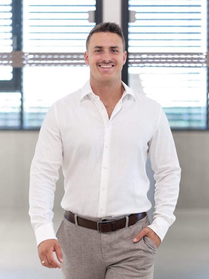 Maxi aus dem Vertriebsteam im Büro